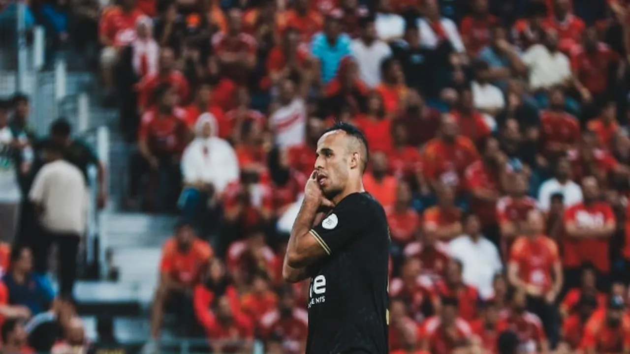 صفقة تبادلية مرتقبة.. ناصر منسي يقترب من مزاملة نجم الأهلي السابق في الدوري